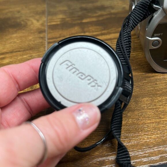 Fujifilm FinePix 4900Z Digital SLR Camera 6x Zoom Silver - Picture 9 of 12